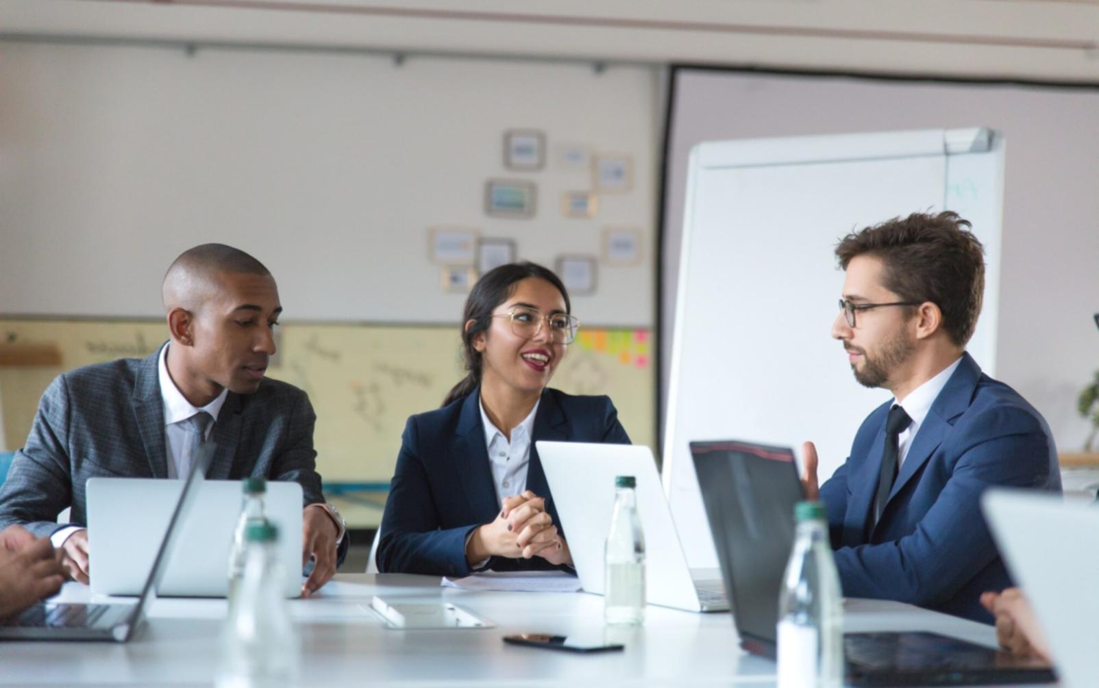 Análisis detallado de documentos financieros para auditoría presupuestaria